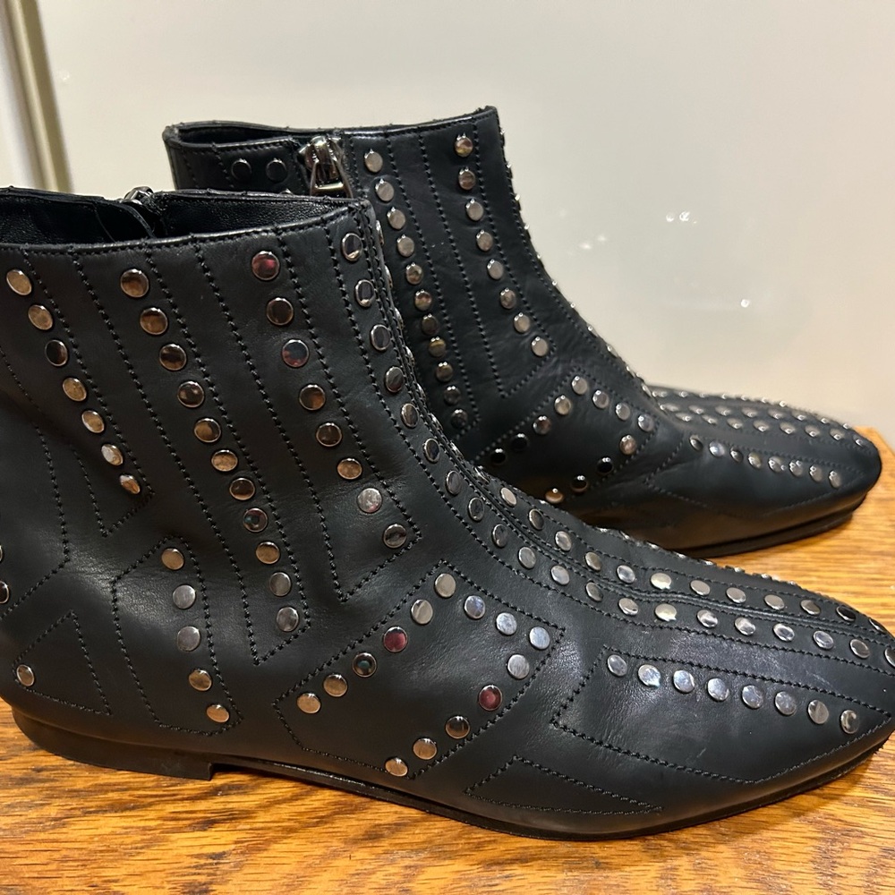 Bally Leather Studded Chelsea Boots. So Stylish And Buttery 37.5 View 3